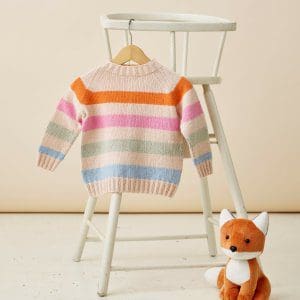 Strikkeopskrift til en stribet bluse til børn.